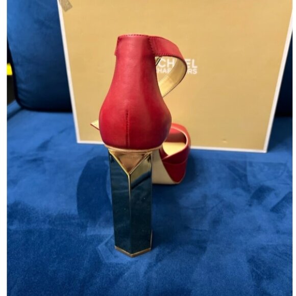 Michael Kors Size 7.5 - Picture 3 of 3